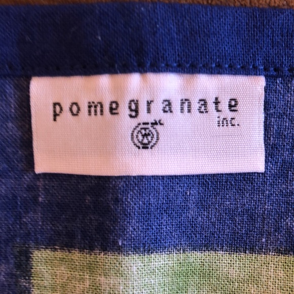 Pomegranate Paisley Square Tablecloth with Four Matching Napkins - Picture 5 of 8